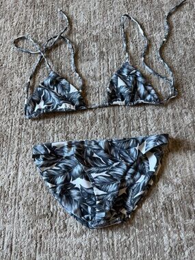 MIKOH Kirra Triangle Top + Zuma Bottom Bikini Set - Palm Leaf - M